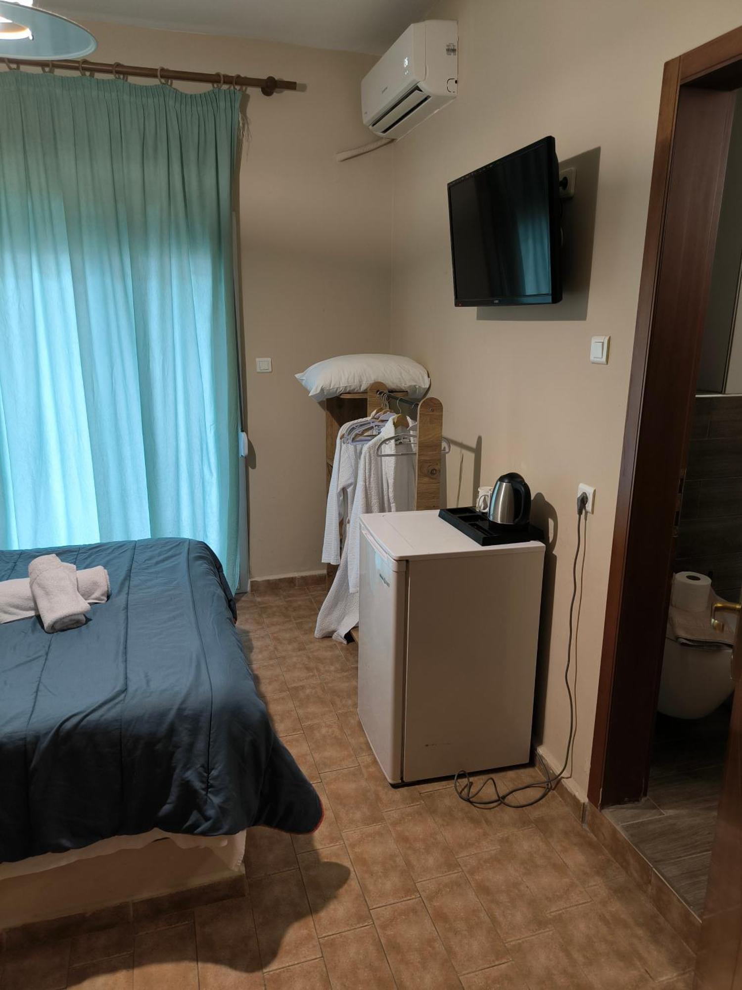 Hotel Almira Айя-Триас Экстерьер фото